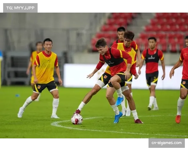 赛前踩场：法兰克福重点演练由攻转守时的跑动落位